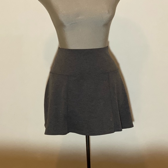 Grey Gap Mini Skirt - Picture 1 of 3